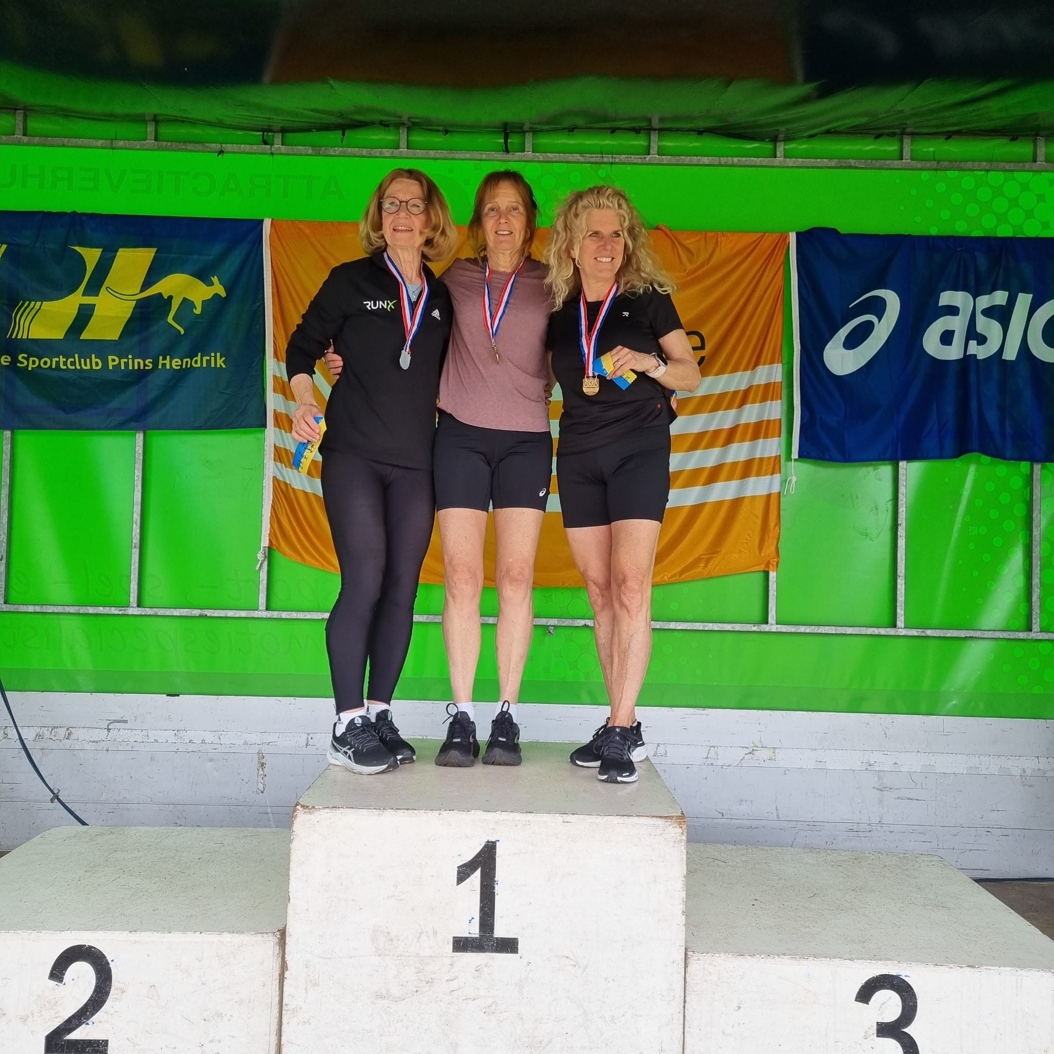 Joke Torbijn als winnaar op het podium